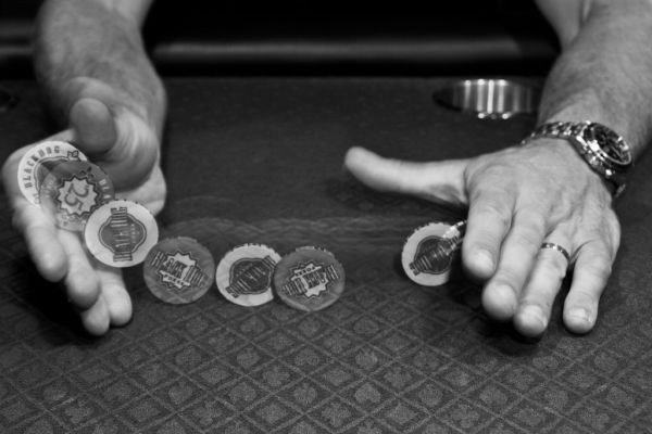 WSOP主赛是怎样的比赛 - WSOP主赛是怎样的比赛？从赛制到策略的全面解析