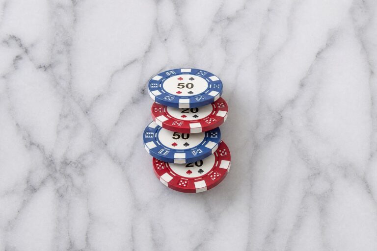 多人底池七个决策要点：翻牌后如何调整打法更稳健